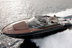 motoscafo immagine sito Blue 1 Yachting, azienda specializzata nella compravendita di imbarcazioni da diporto. Blue 1 Yachting, usato nautico garantito.