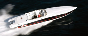 Barca Cigarette sportiva in navigazione veloce