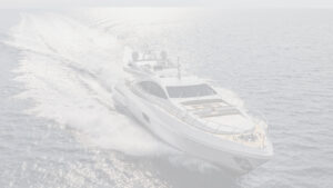 Yacht bianco che naviga su acque blu, con scia visibile dietro di esso.